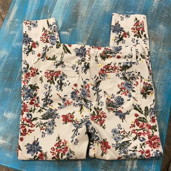 EUC Women’s Time and Tru Floral Print Jegging - Picture 2 of 6